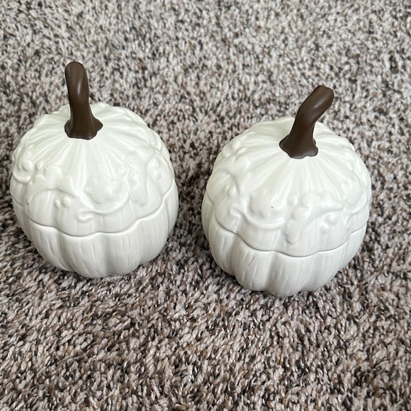 Hallmark White Pumpkin Decor Set - Picture 1 of 3